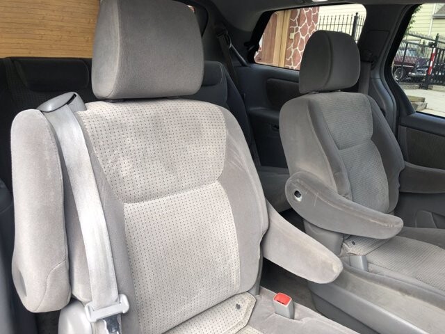 2009 Toyota Sienna in Belleville, NJ 07109-2923 - 942362 13