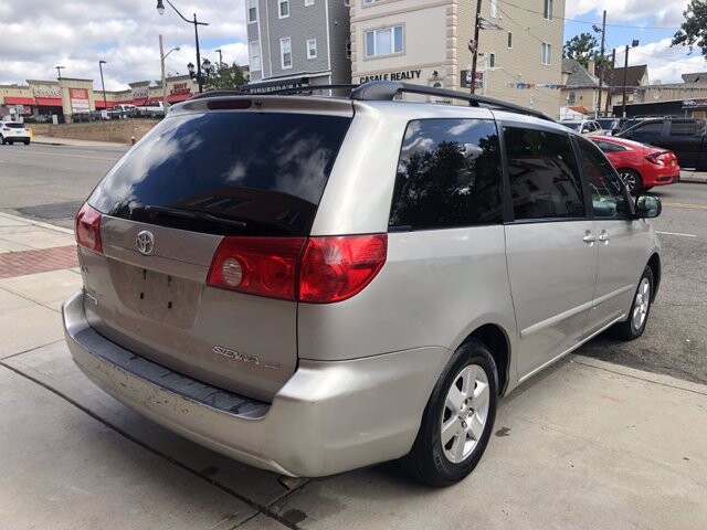 2009 Toyota Sienna in Belleville, NJ 07109-2923 - 942362 7